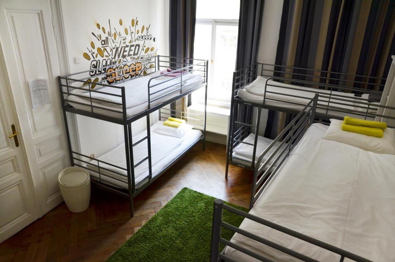 The Republic Garden Hostel Prague Exterior photo