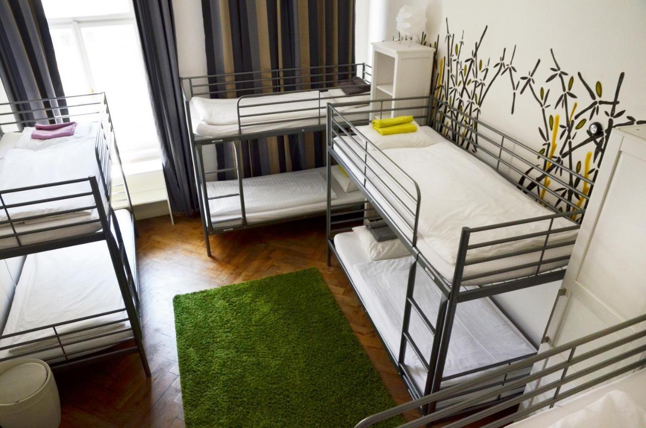 The Republic Garden Hostel Prague Exterior photo
