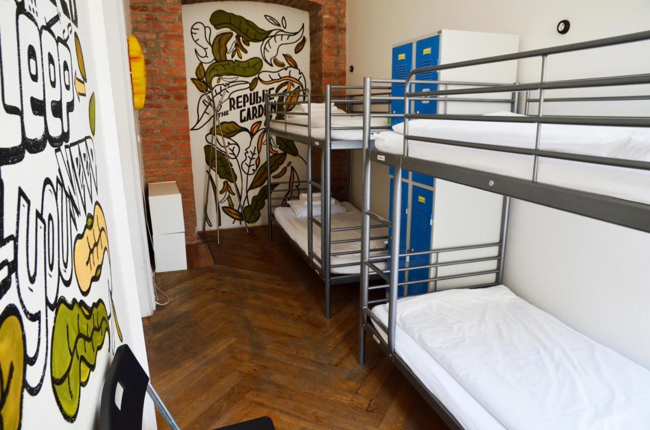 The Republic Garden Hostel Prague Exterior photo