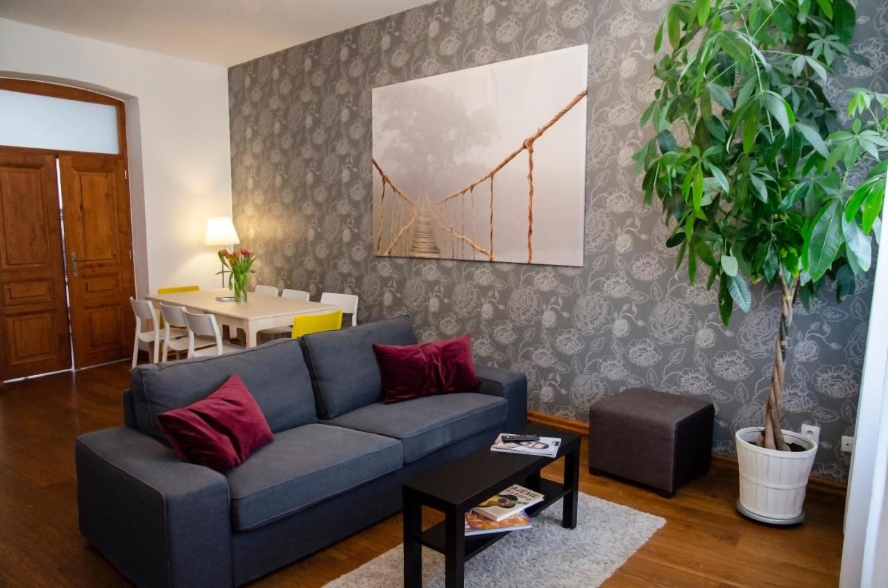 The Republic Garden Hostel Prague Exterior photo